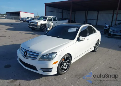 2013 Mercedes-Benz C 250 Sport из США, поврежденный, VIN WDDGF4HB6DA801676